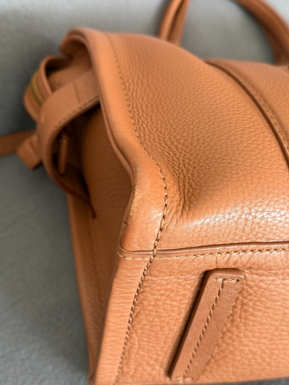 Marc Jacobs Leather Medium The Tote Bag (Argan Oil) - Picture 8 of 10